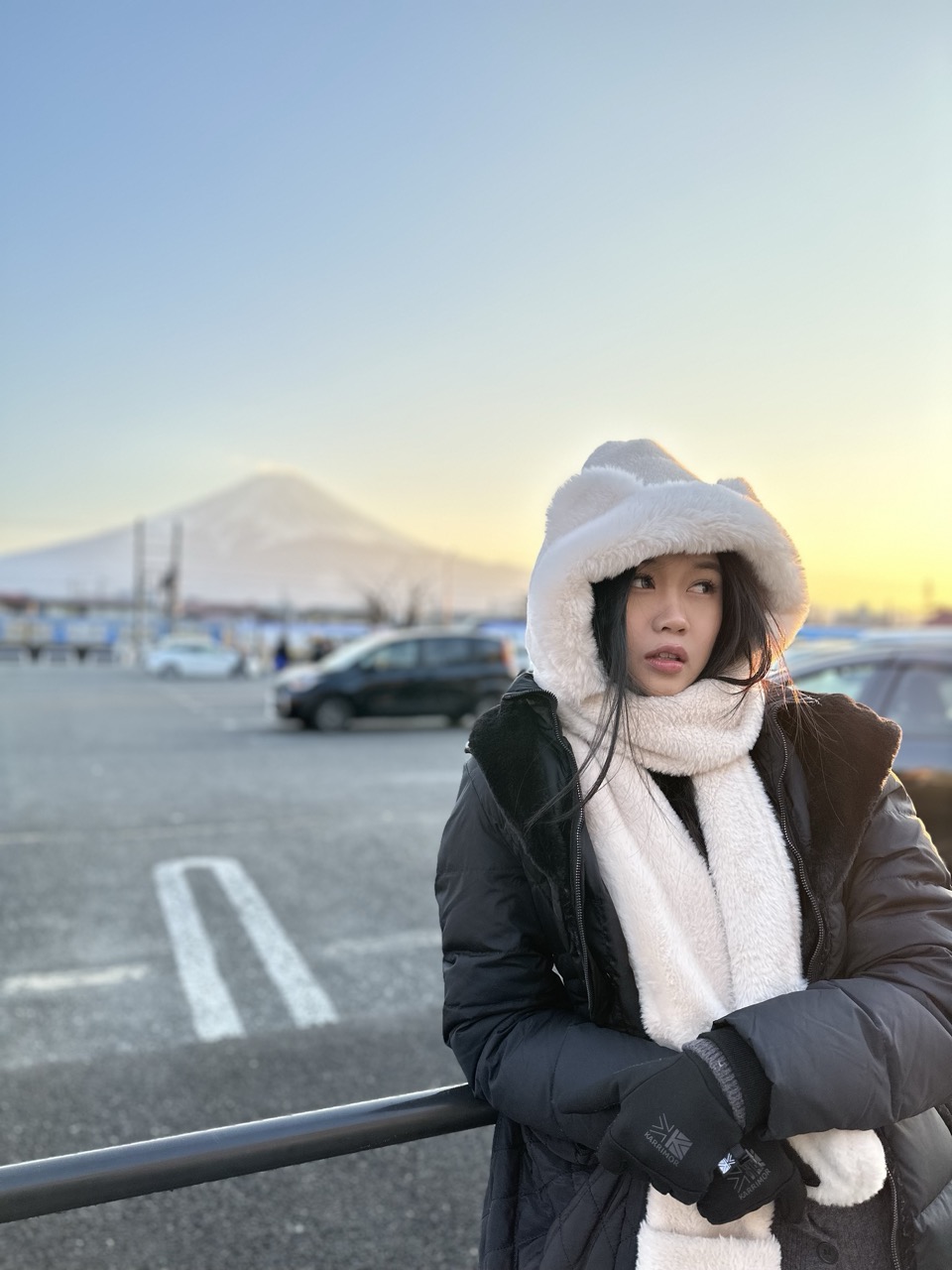 girl posing with mt fuji